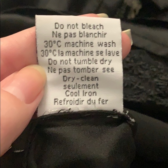 Small Black Tunic Blouse with Lace Detail - Picture 7 of 7